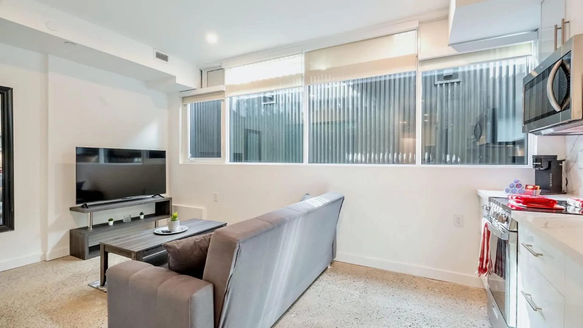 Spacious 2Br Apartment - Regent Park Near Downtown Toronto