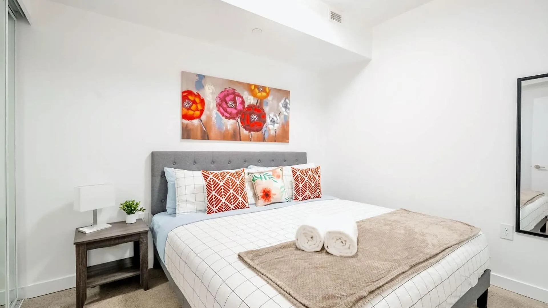 Spacious 2Br Apartment - Regent Park Near Downtown Toronto