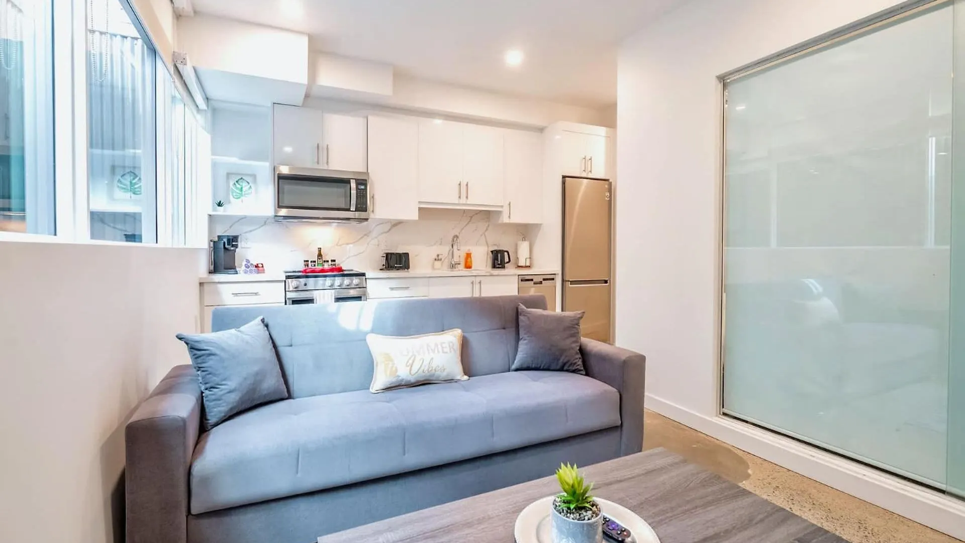 Spacious 2Br Apartment - Regent Park Near Downtown Toronto