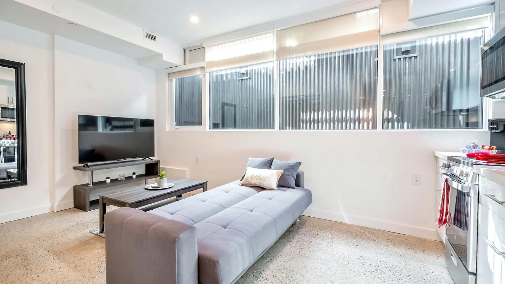 Spacious 2Br Apartment - Regent Park Near Downtown Toronto Canada